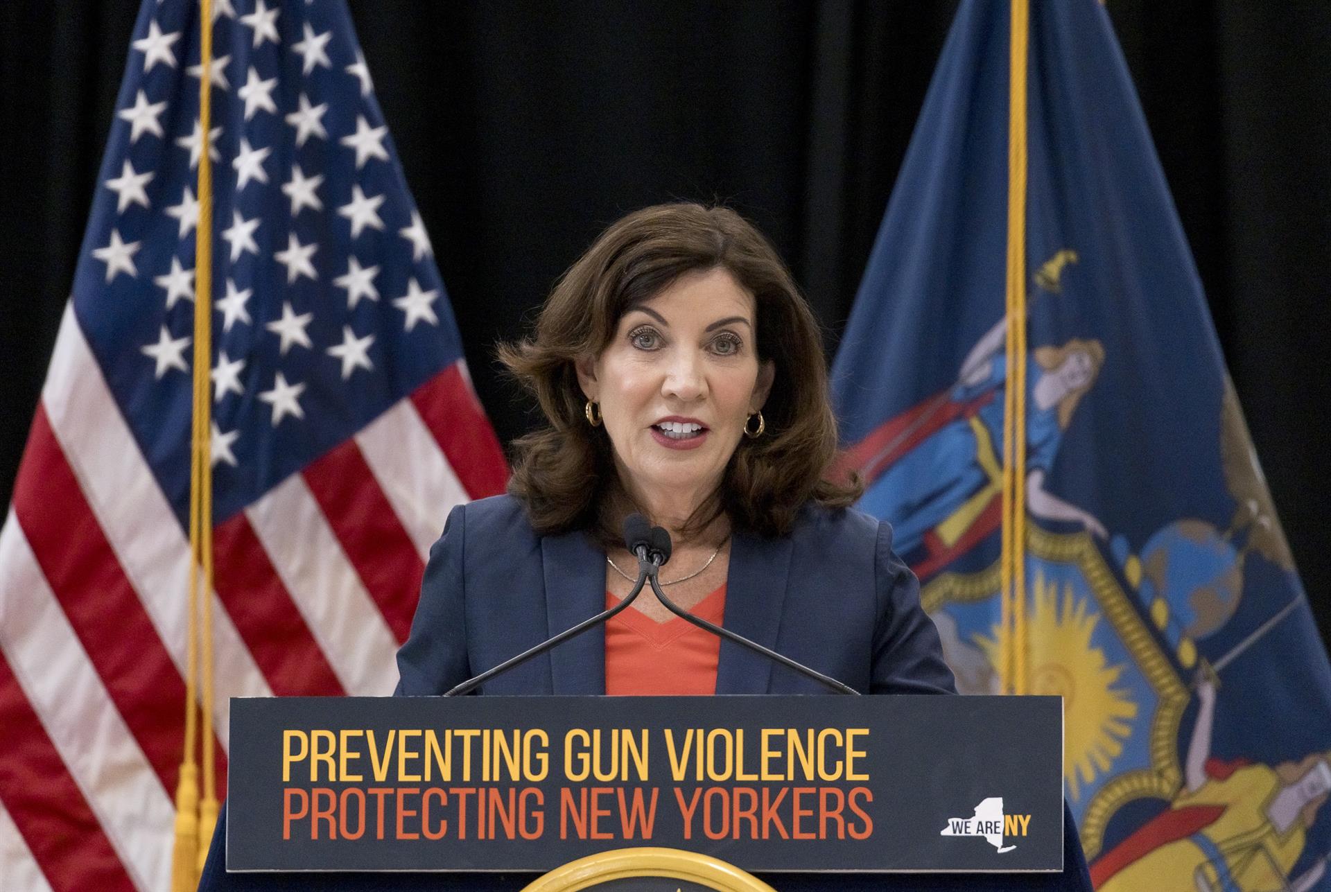 Nueva York aprueba una ley que restringe las armas tras el fallo del Supremo