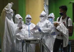 OMS alerta por nueva ola de contagios de COVID-19
