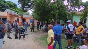 Continúa conflicto entre comunitarios y dueños de una pollera en Samaná 