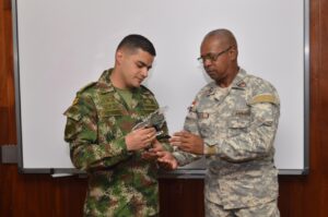 Ministerio de Defensa y Embajada EE.UU. clausuran curso Gestión de Recursos Humanos