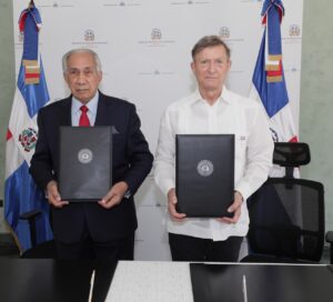 MIREX y CONAPE firman acuerdo para reunificación familiar de adultos mayores retornados al país 
