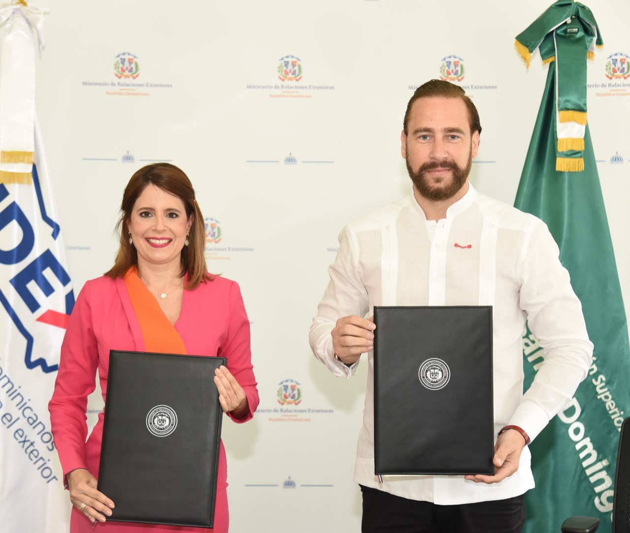 INDEX y CEF Santo Domingo acuerdan ofrecer becas de estudios a dominicanos radicados en el exterior