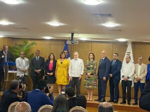 Vicepresidenta asegura gobierno no se va a distraer ante ataques oposición en materia económica