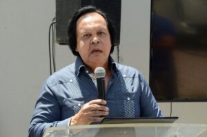 Alcaldía Santiago reconoce exitosa trayectoria del diseñador Leonel Lirio 