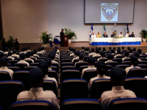 Politur gradúa 99 agentes en Seguridad Turística