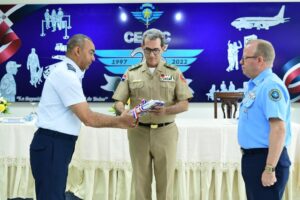 Ministro de Defensa juramenta nuevo director del CESAC